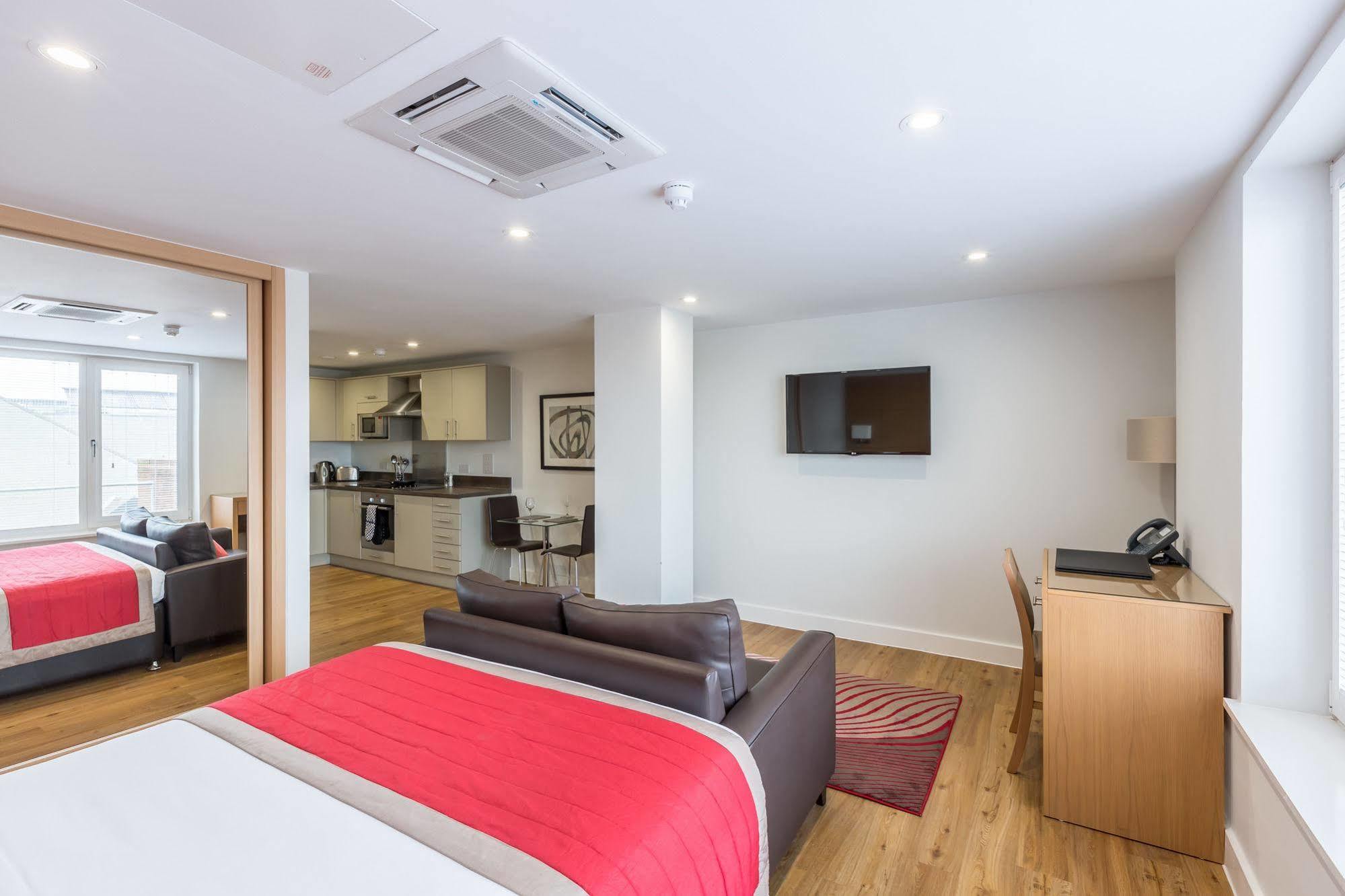 House Of Fisher - 100 Kings Road Aparthotel Reading